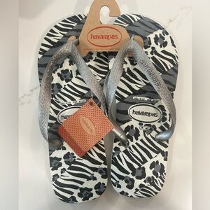 Havaianas size 9/10 flip flops zebra/leopard white/grey/black